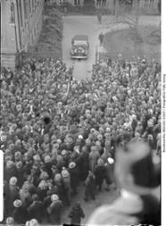 Adolf Hitler verlässt die Reichskanzlei in Berlin, 30. Januar 1933