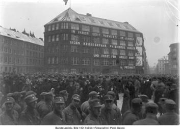 Nationalsozialistischer Aufmarsch vor der KPD-Parteizentrale, 22. Januar 1933