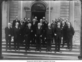 Tagung des Völkerbunds in Genf (1. Reihe, Dritter von rechts: Reichsminister des Auswärtigen Gustav Stresemann), September 1926