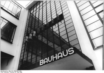 Gebäudekomplex des Bauhauses in Dessau, 27. Mai 1988