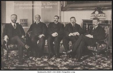 Abgeordnete der SPD in der Deutschen Nationalversammlung in Weimar, 1919. V.l.n.r.: Otto Landsberg, Philipp Scheidemann, Gustav Noske, Friedrich Ebert, Rudolf Wissell