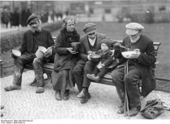 Originaltitel des  Fotos: Not der Erwerbslosen in Berlin, 20er Jahre
