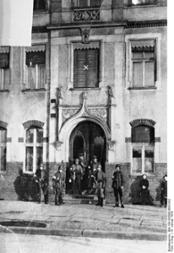 Besetzung des Hauses, in dem Rosa Luxemburg und Karl Liebknecht am 15. Januar 1919 verhaftet wurden (Mannheimer Straße 43 in Berlin-Wilmersdorf), durch die Wilmersdorfer Bürgerwehr, Januar 1919