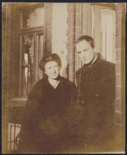 Rosa Luxemburg mit Kostia Zetkin um 1907/1908